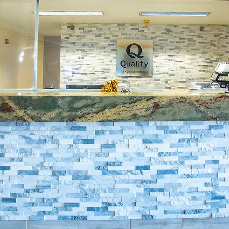 Quality Inn & Suites Woodstock Near Lake Geneva