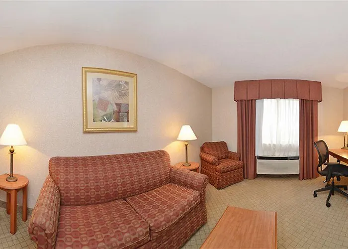 Quality & Near Geneva Hotel Woodstock