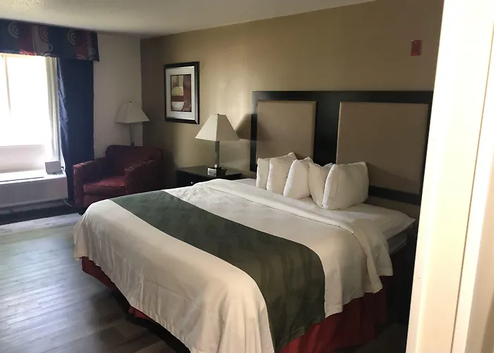 Hotel Quality & Near Geneva Woodstock