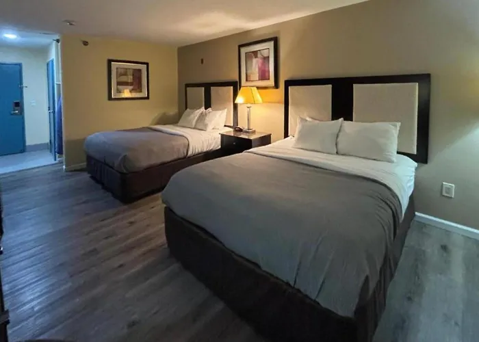 Quality & Near Geneva Hotel Woodstock