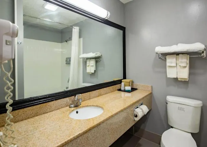 Hotel Quality & Near Geneva Woodstock