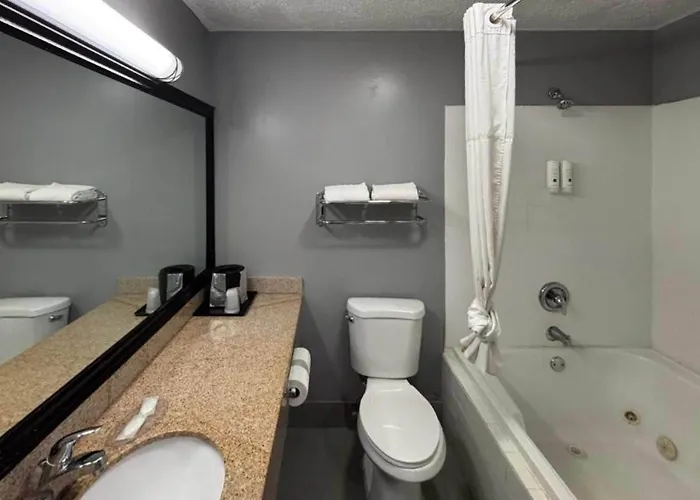 Hotel Quality & Near Geneva Woodstock