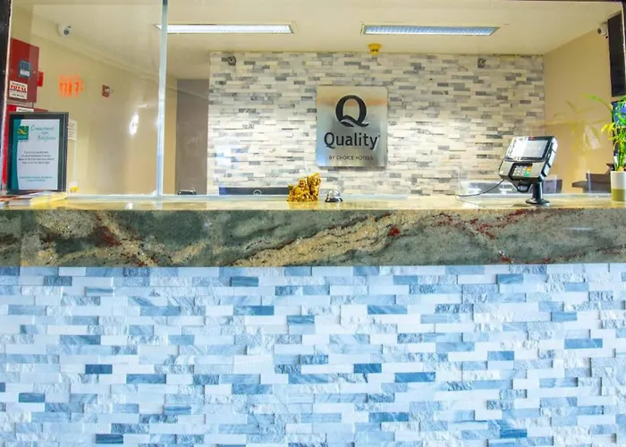 Quality & Near Geneva 2* Woodstock