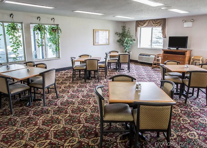 Hotel Quality & Near Geneva Woodstock
