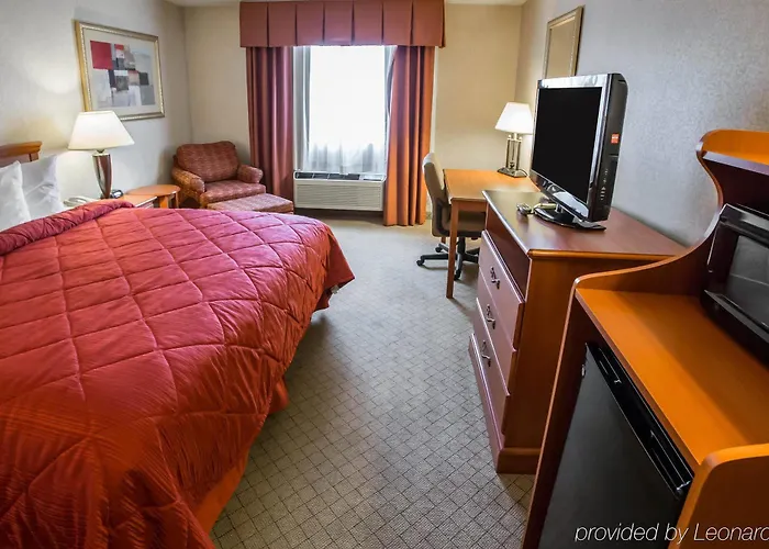 Quality & Near Geneva Hotel Woodstock